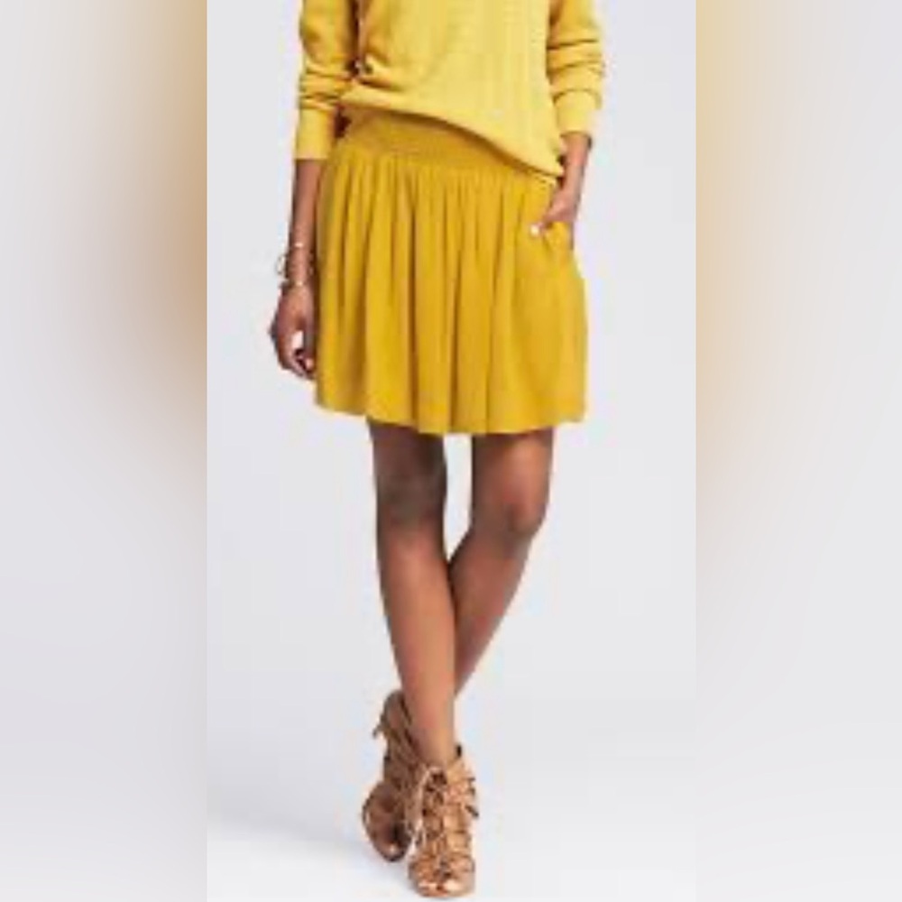Banana Republic smocked skirt with pockets